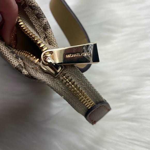 Michael Kors belt bag - Picture 12 of 12